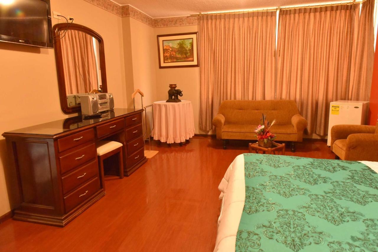 Hotel Makroz Латакунга Экстерьер фото