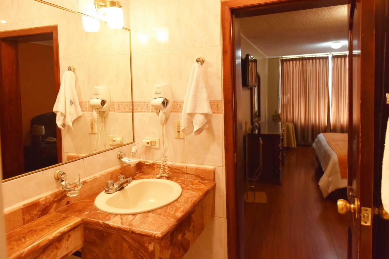 Hotel Makroz Латакунга Экстерьер фото