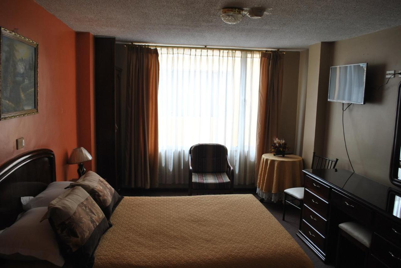 Hotel Makroz Латакунга Экстерьер фото