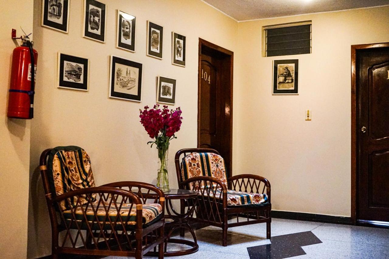 Hotel Makroz Латакунга Экстерьер фото